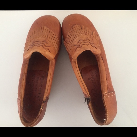 SOLD Vintage leather Platform Clogs cut out Wood - Picture 4 of 7